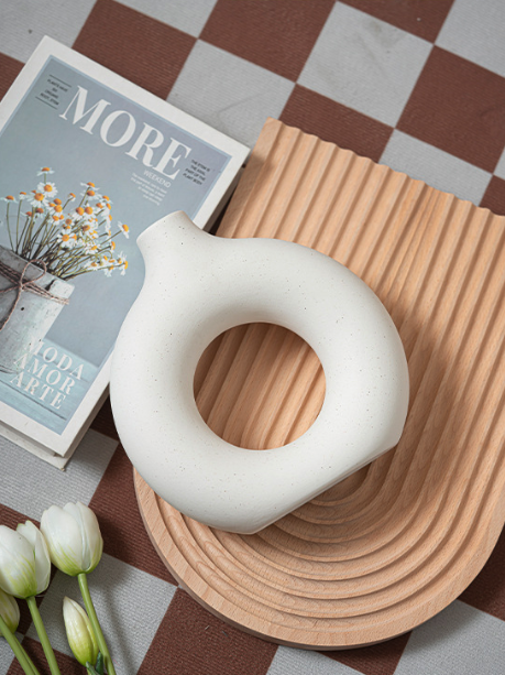 Hollow design vases with Nordic minimal touch