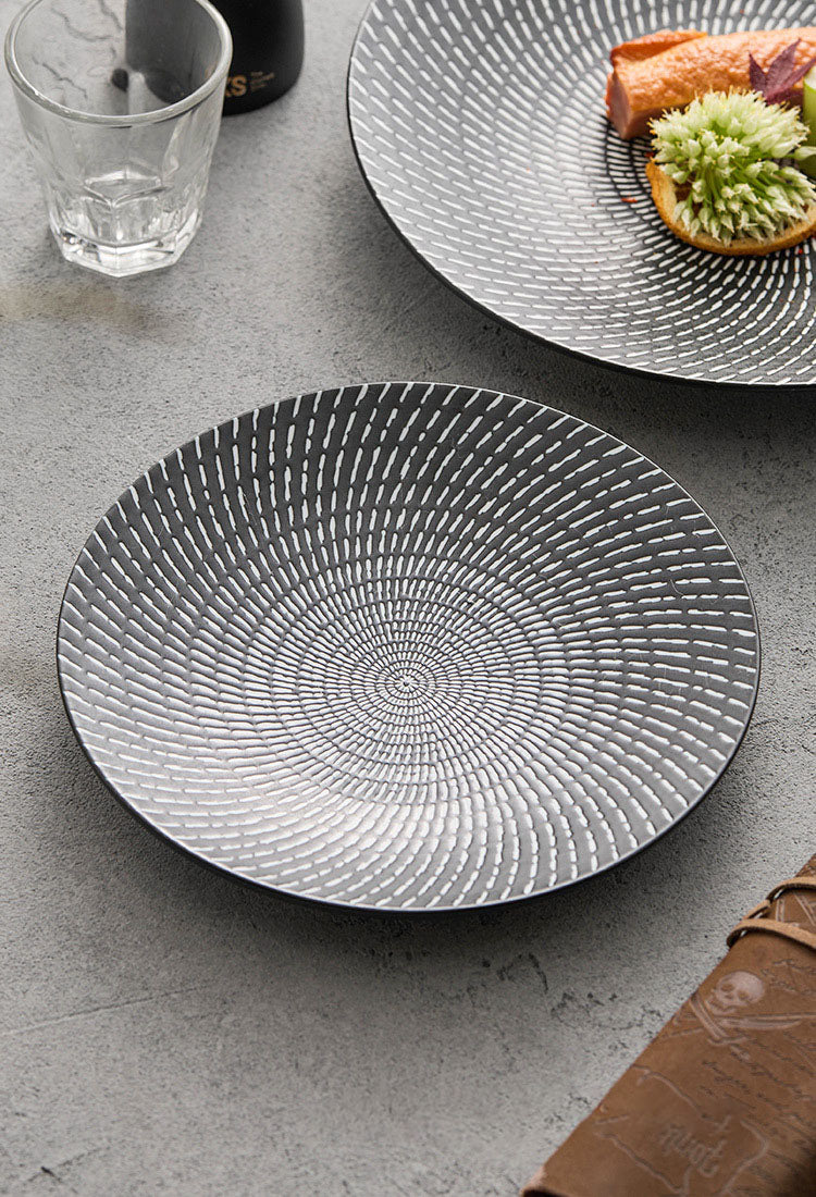 Black and gold tableware with meteor design