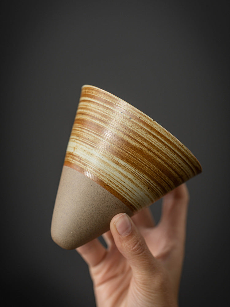 Comfortable grip ceramic mug with natural materials