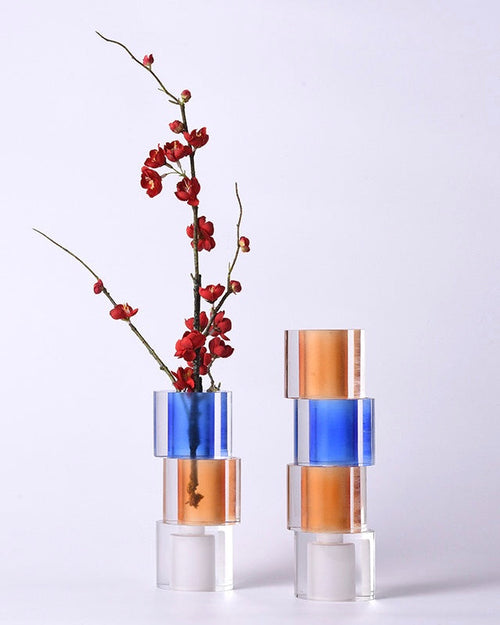 Contemporary home accent vase with crystal-inspired structure
