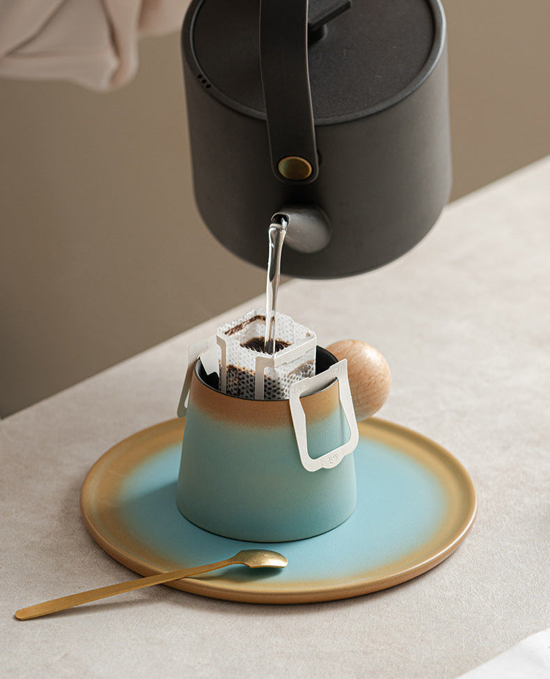 Espresso cup with curved handle and round saucer