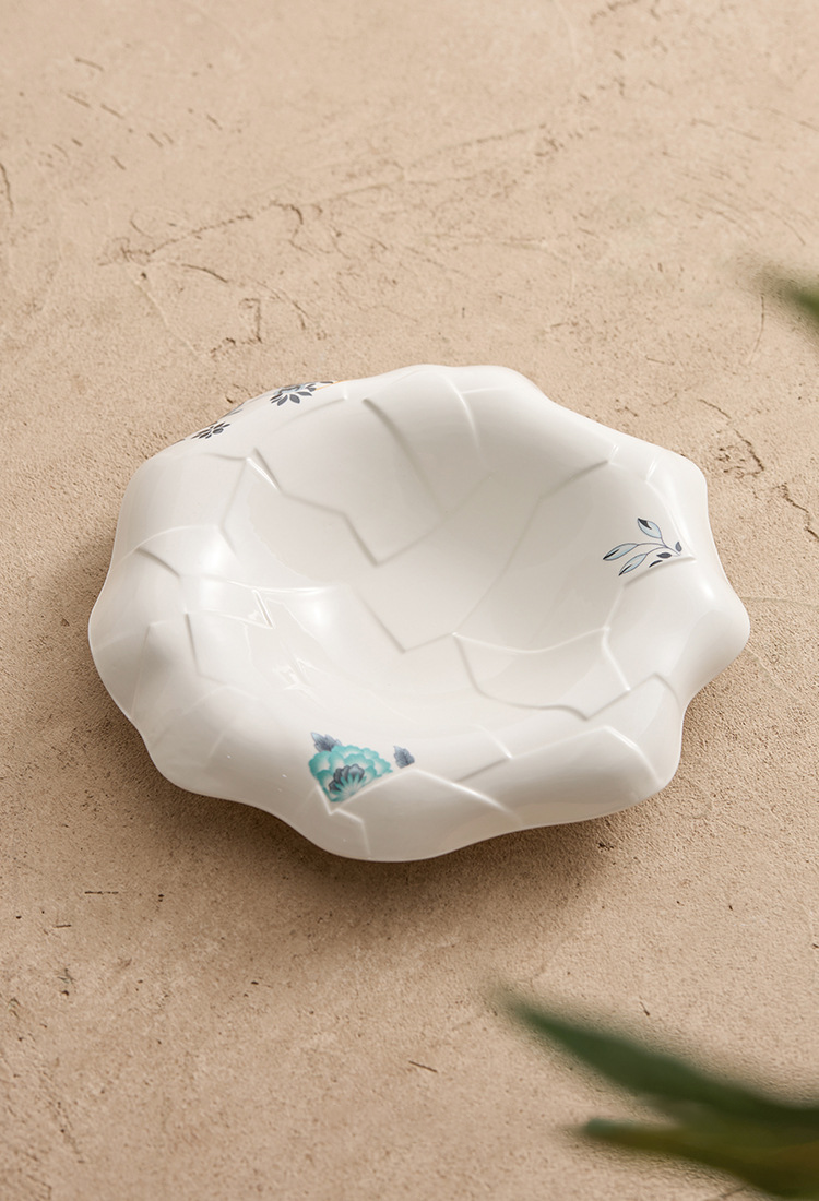 GOSEUNG high-fired porcelain bowl for fine dining presentation.