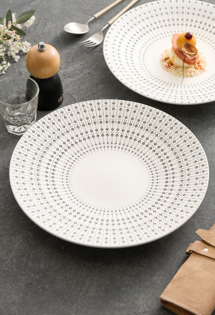 Heart motif white ceramic plate for entrées