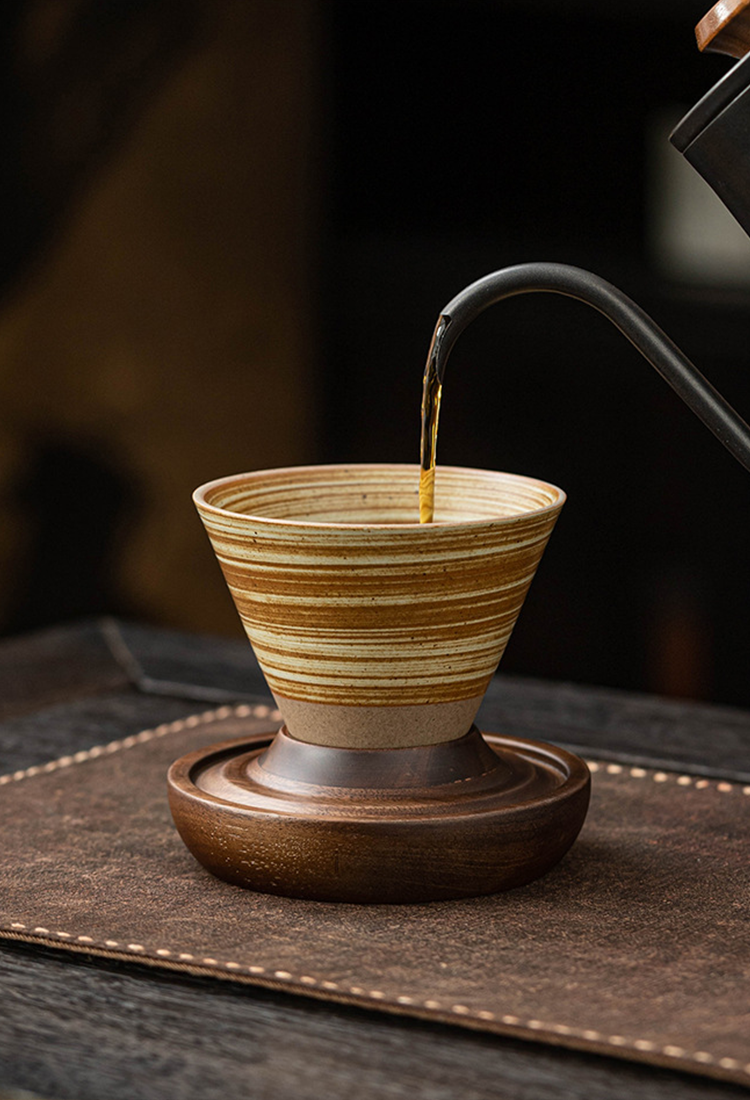 Japanese-inspired pour-over coffee maker
