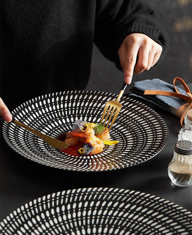 Side profile showing the depth of 27.8cm flat ceramic plate