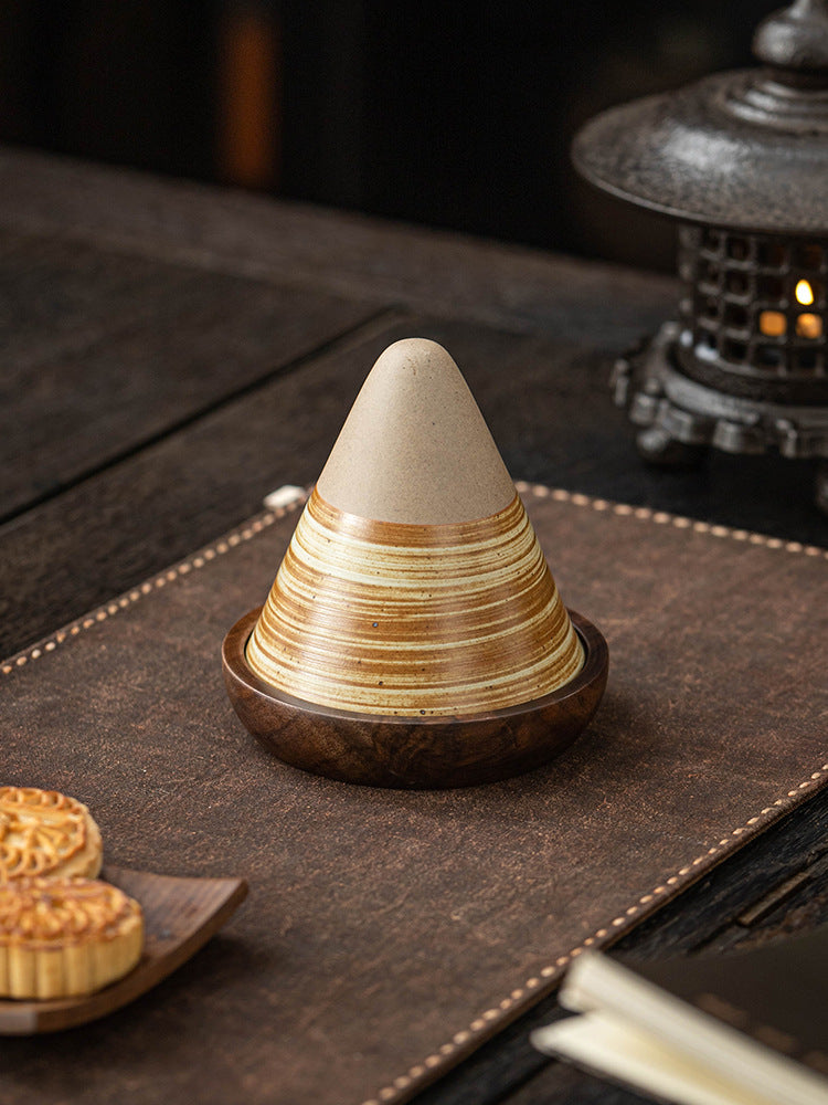 Tapered ceramic coffee cup for manual brewing