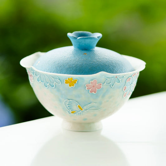 Traditional Chinese gaiwan tea cup with lid