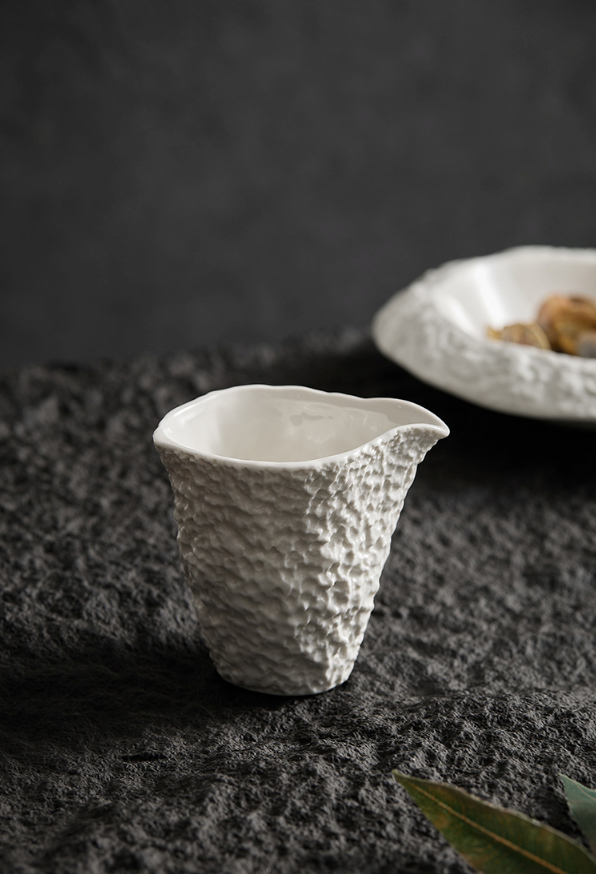 Unique design ceramic pourer for milk or coffee