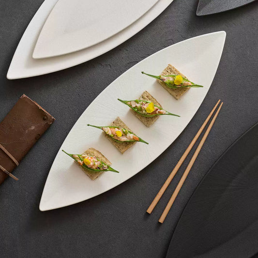 Linear Harmony: Rethinking Food Presentation with Elongated Canvas