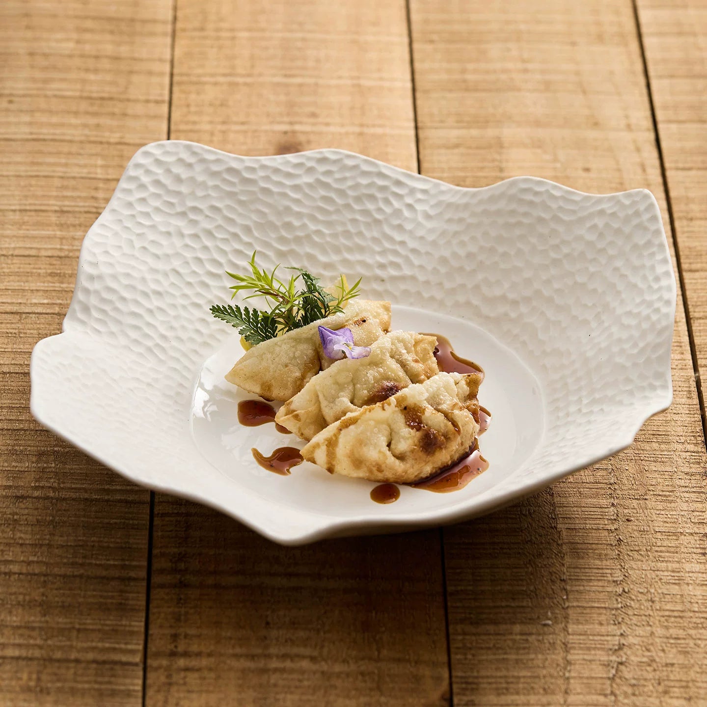 12-inch large irregular square plate with 1110g weighted build.