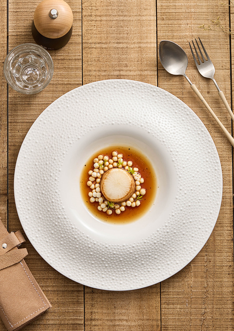 12-inch wide-rim ceramic plate with 16.5cm inner well diameter.