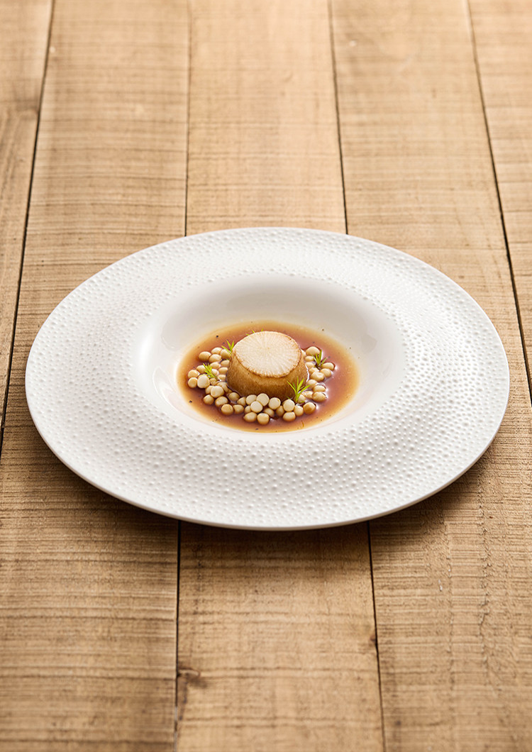 GOSEUNG Heritage Collection textured matte white artisanal well plate.