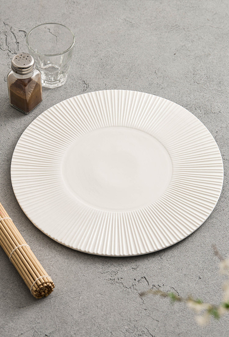 GOSEUNG Heritage Collection matte white textured service dish.