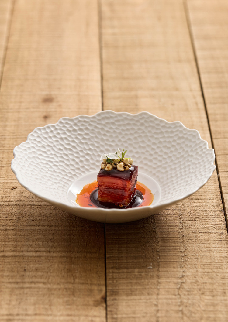 Architectural off-white bowl with 10.2cm stable base for table service.