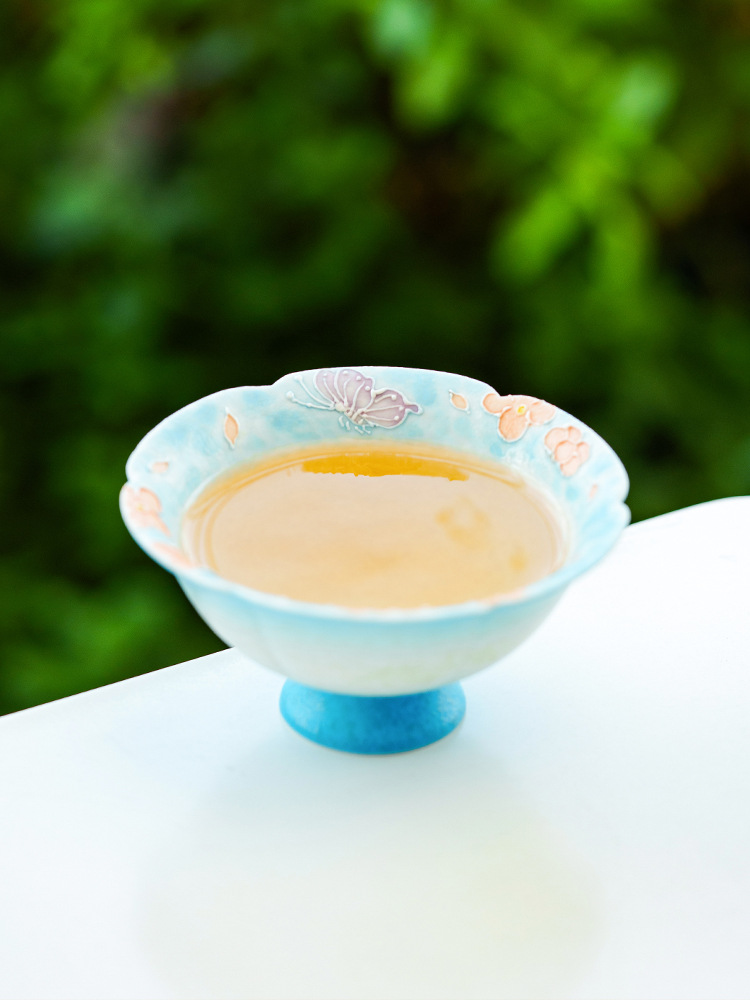 Artisan tea cup ideal for oolong or white tea