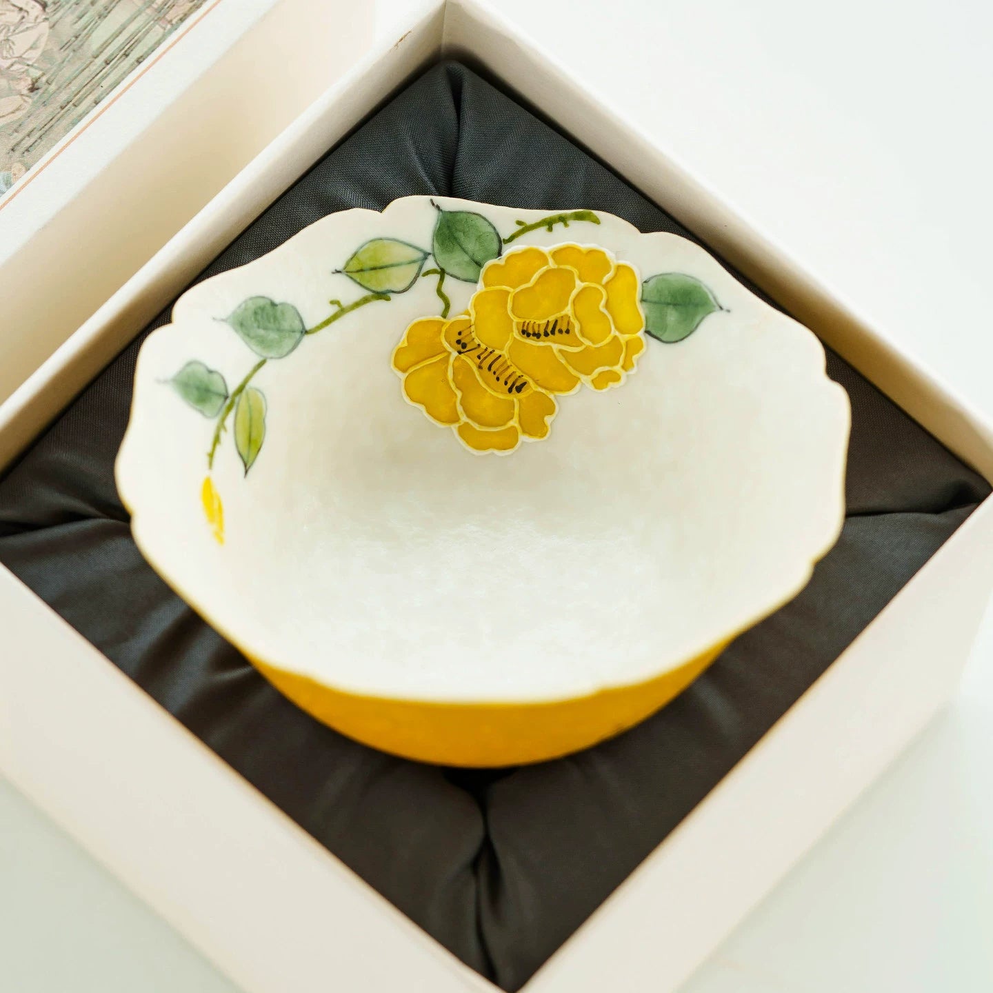 Artisanal Lingban tea cup with a sculptural wavy edge for a superior lip-feel.