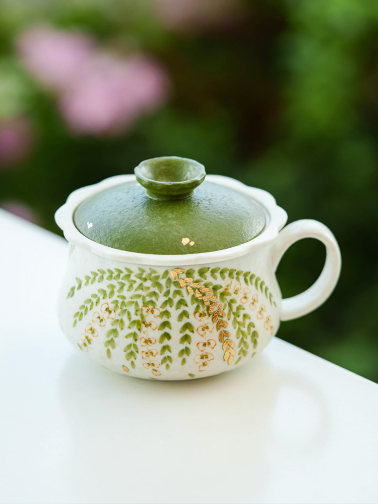 Artistic ceramic mug with matching lid