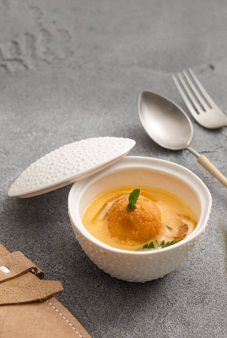 Artistic matte tableware for fine dining