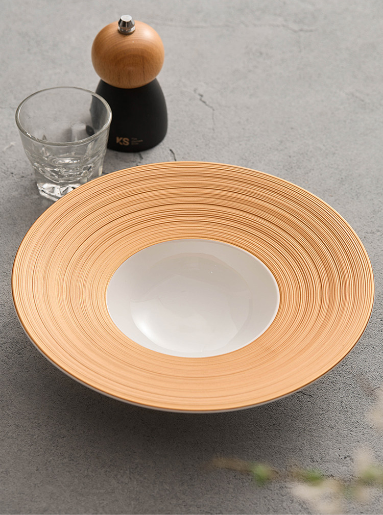 Avant-Garde Restaurant Dinnerware