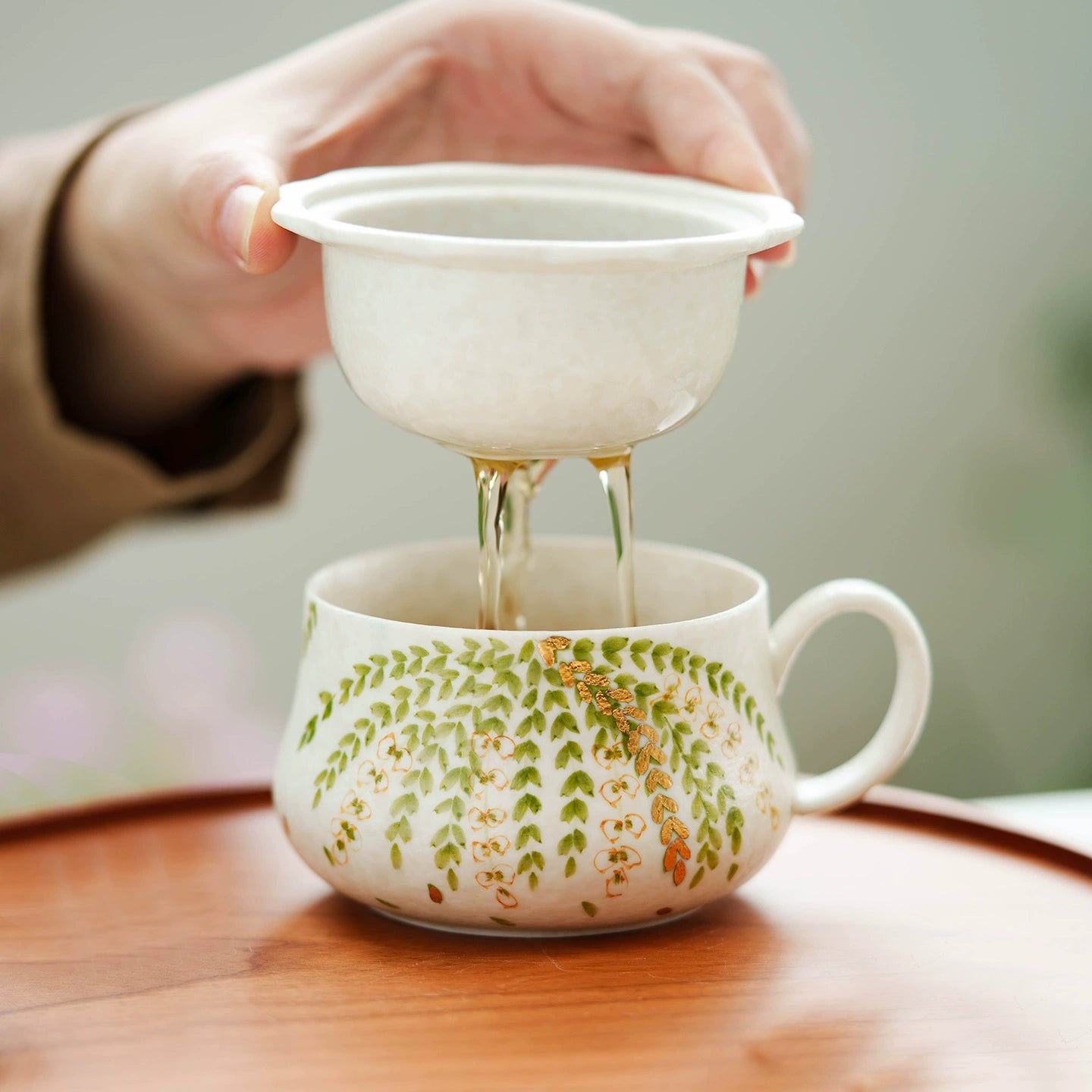 Ceramic_mug_with_heat-retaining_lid 1