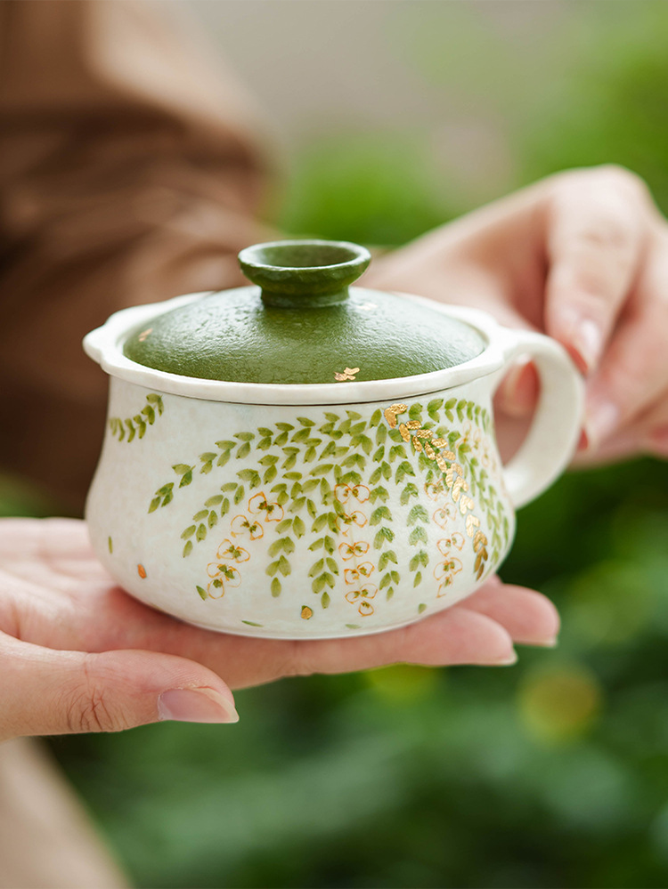 Ceramic mug with traditional craftsmanship details