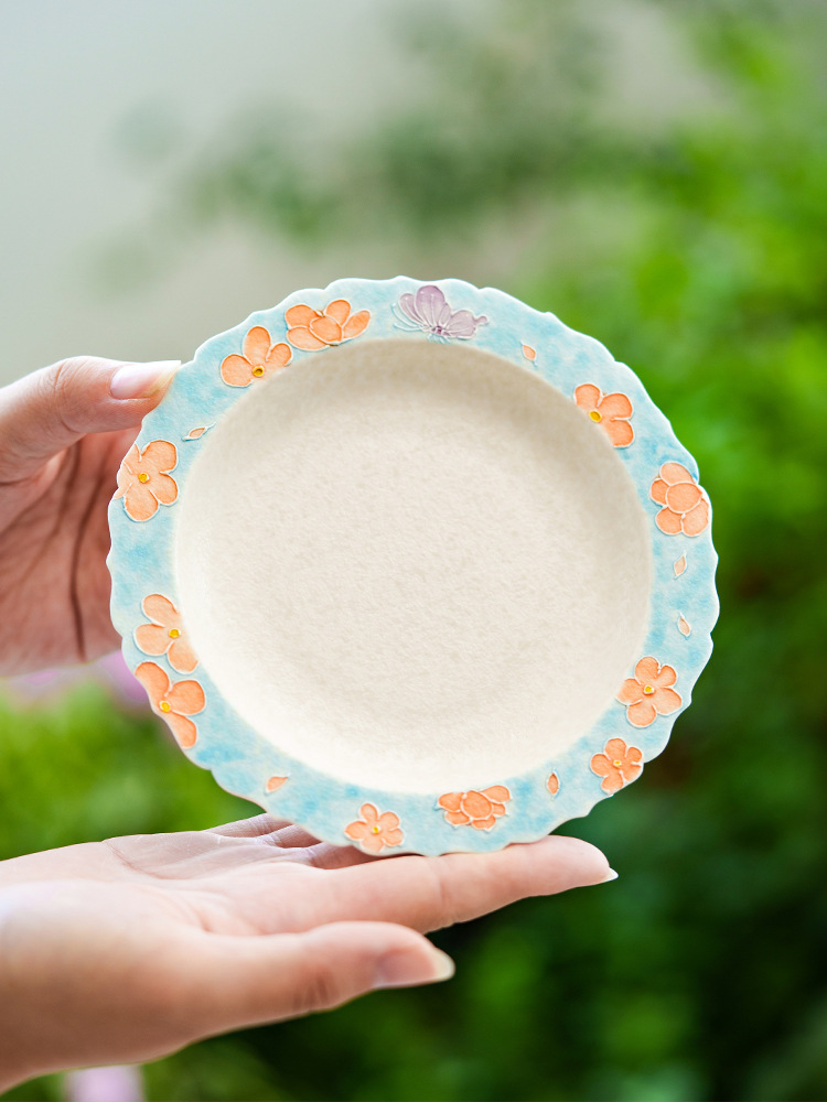Ceramic shallow plate with textured floral rim