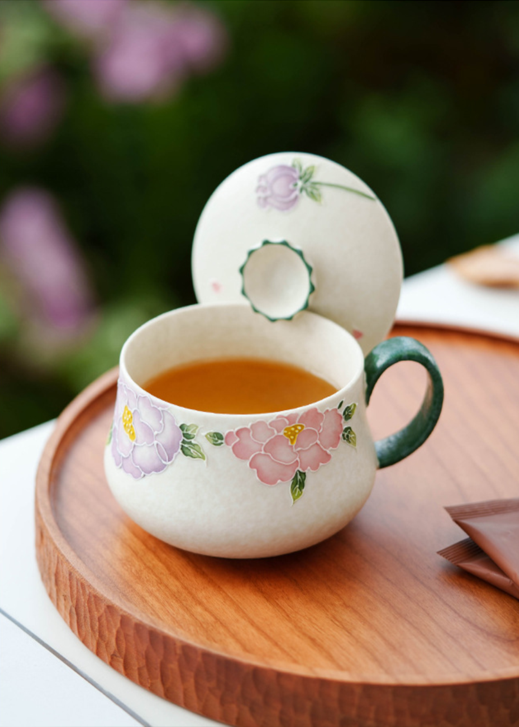 Ceramic tea cup and illustrated gift box set