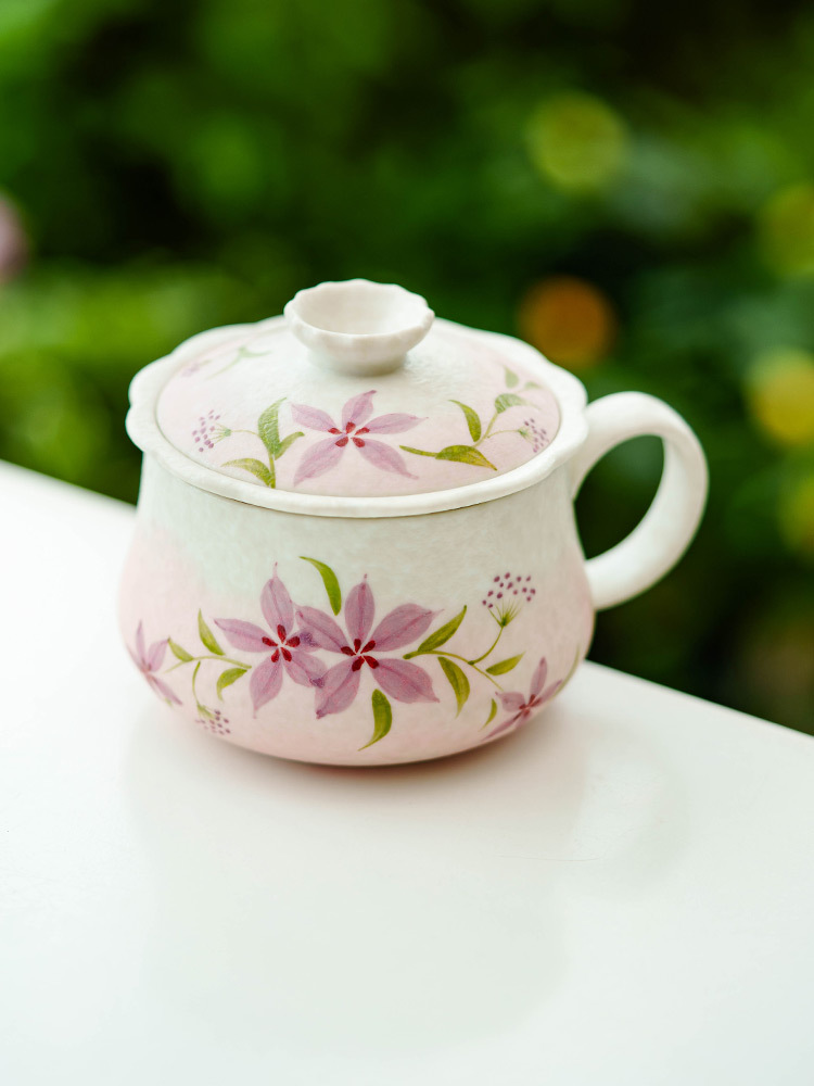 Ceramic tea cup set displayed with full illustration gift box