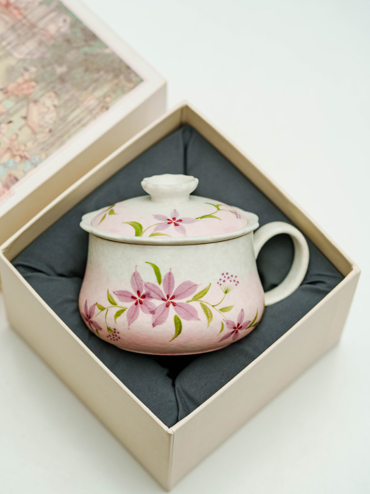 Ceramic tea cup set displayed with full illustration gift box 1