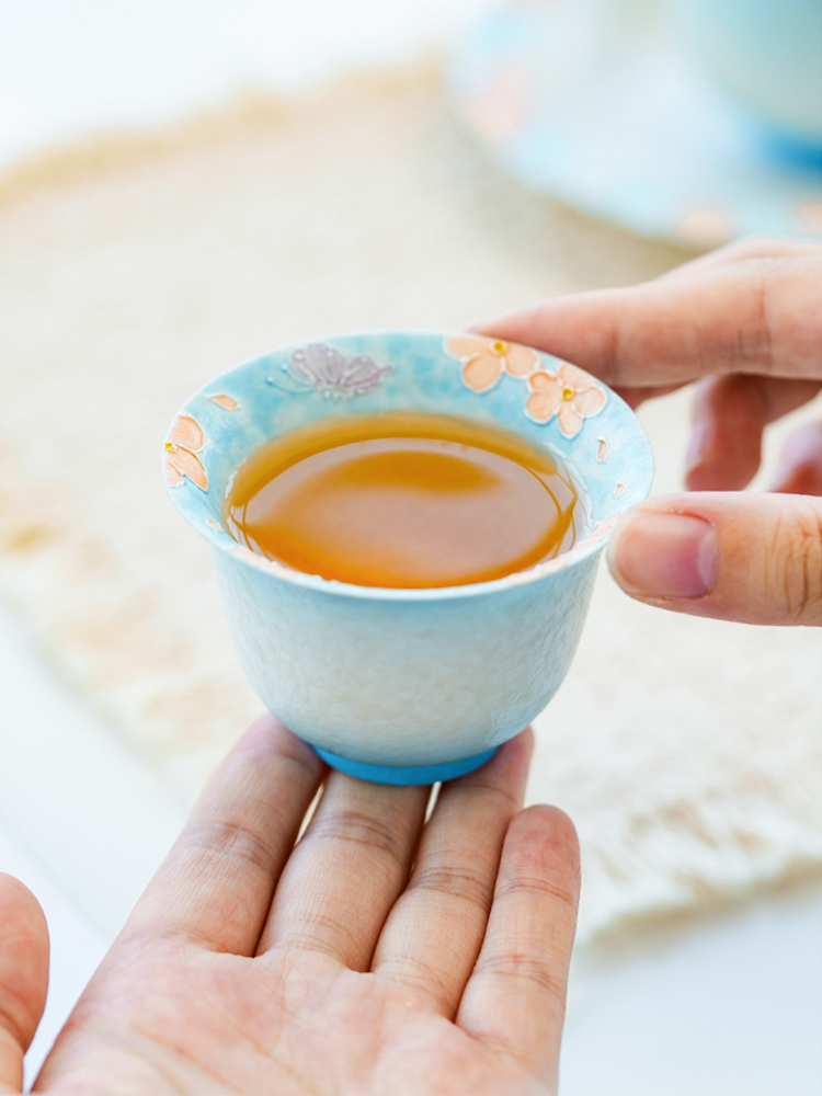 Ceramic tea cup suitable for oolong and white tea