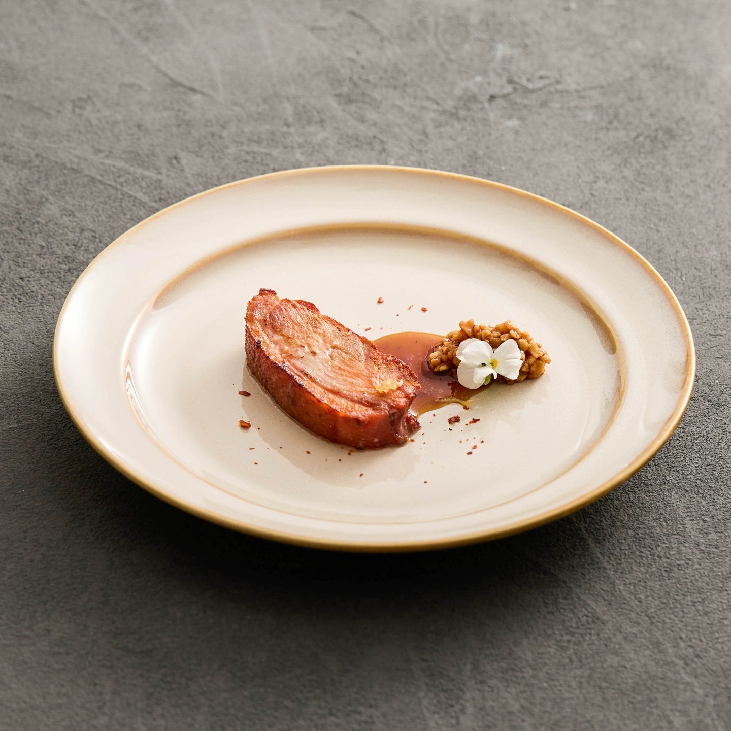 Close-up of the golden-brown rim and sand-colored kiln glaze of the Horizon Series.