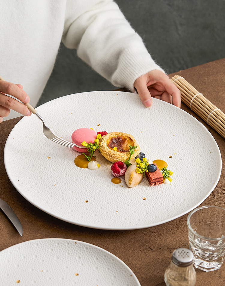 Contemporary round ceramic plate with glossy finish