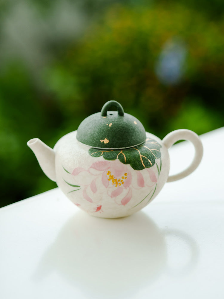 Decorative lotus motif ceramic teapot for green tea