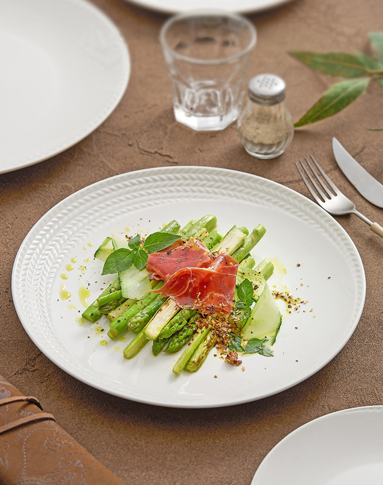 Durable heat-resistant ceramic dinner plate for elegant presentation