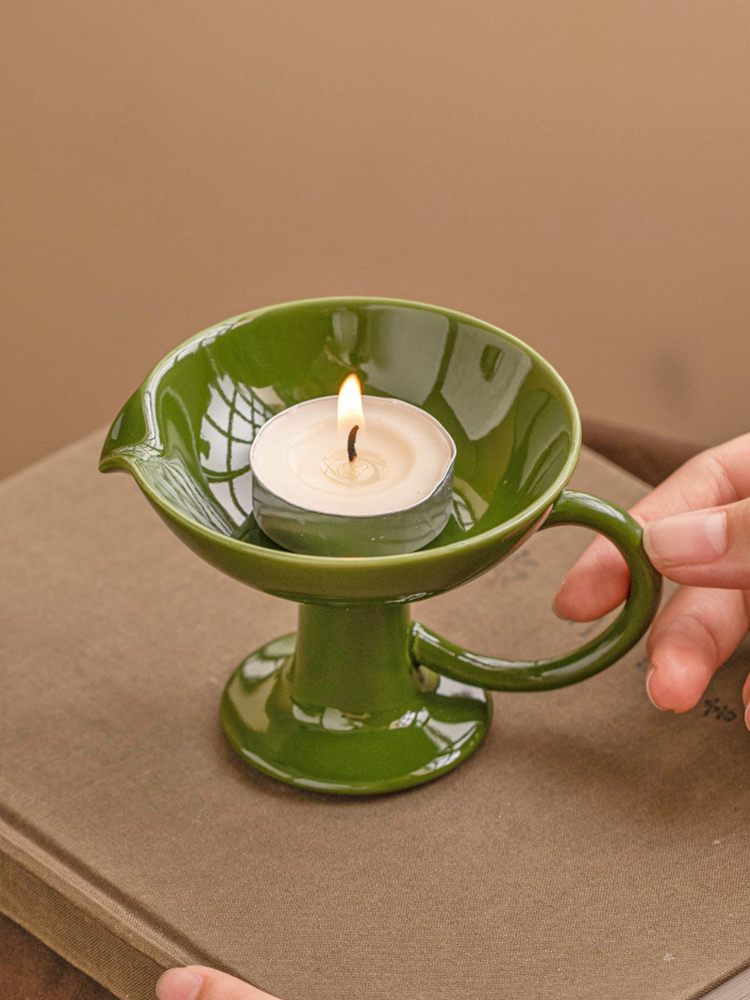 Durable heat-resistant ceramic holder for scented candles