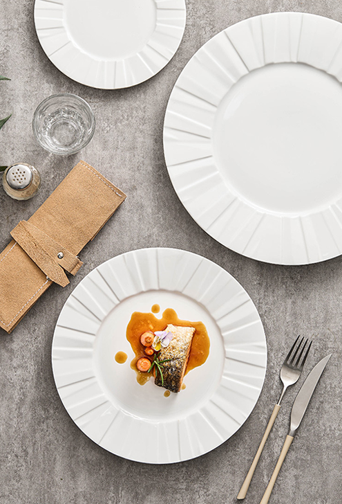 Durable porcelain dinnerware with folded texture design