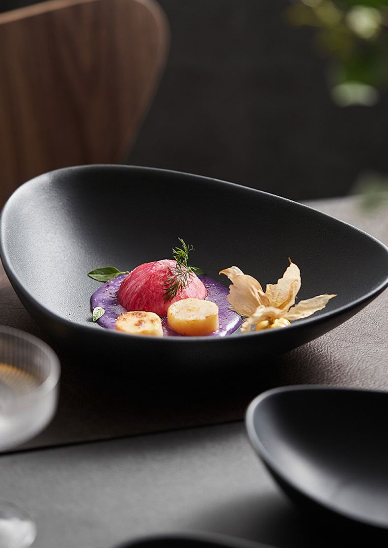Durable porcelain tableware for upscale dining experiences