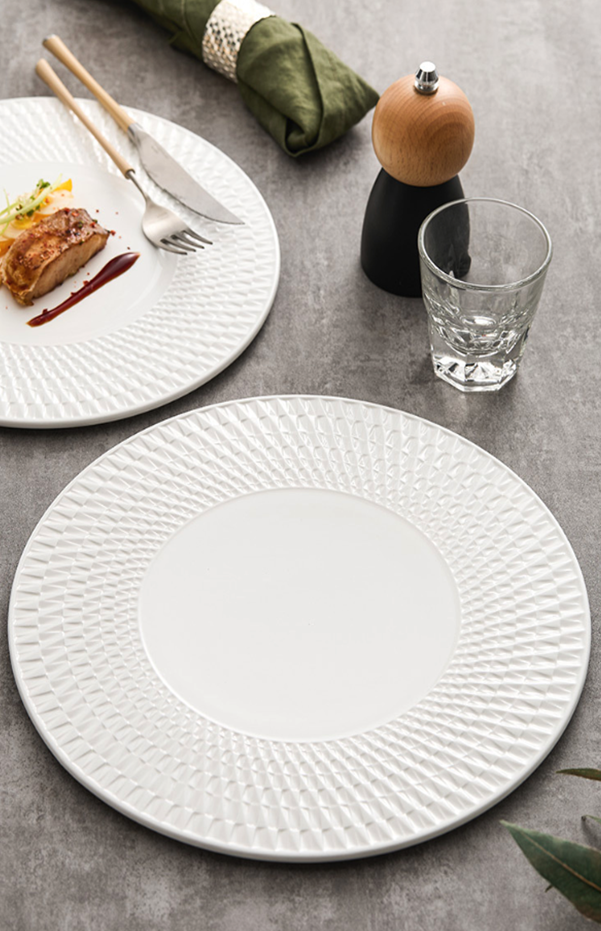Durable scratch-resistant white ceramic dinnerware