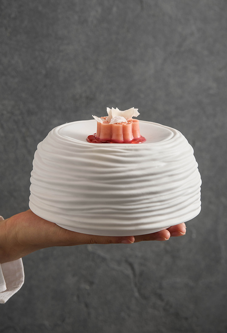 Elegant ceramic serving plate for restaurants and cafes