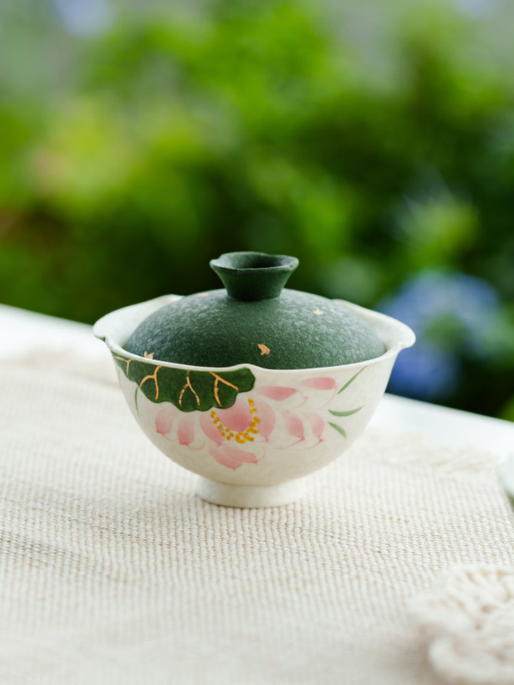 Elegant green and white ceramic Chinese gaiwan