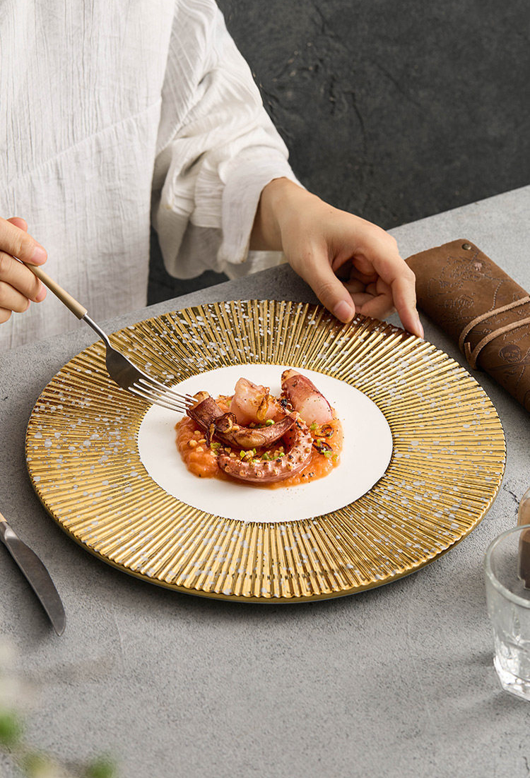 Fine ceramic 26.5cm base diameter charger plate for stable table presentation.