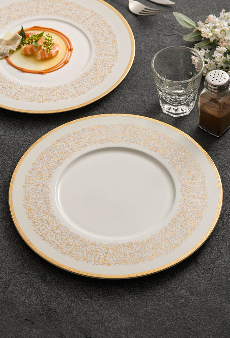 Fine dining ceramic dinner plate by GOSEUNG