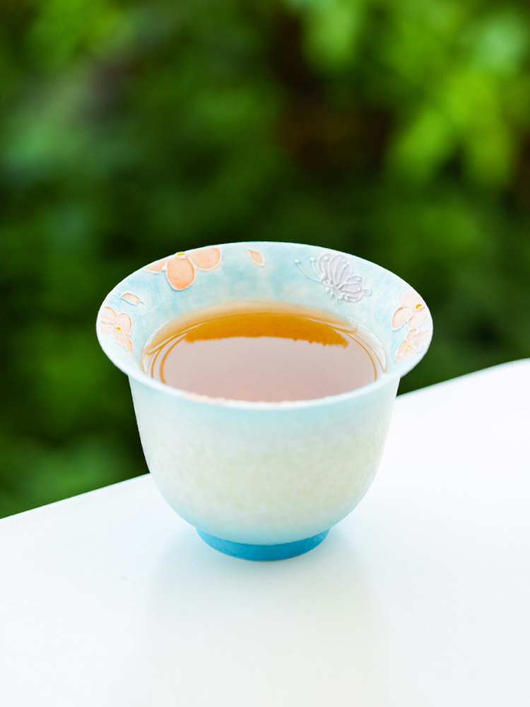 Flared rim tea cup displayed with illustrated gift box