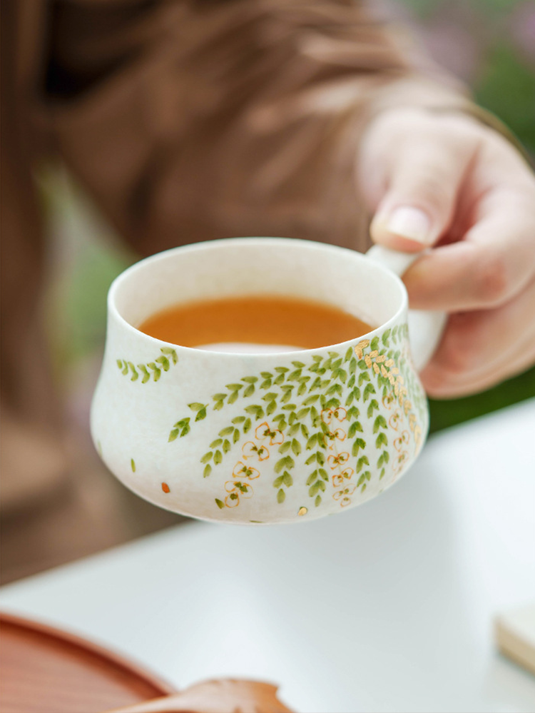 Floral relief ceramic mug for daily use