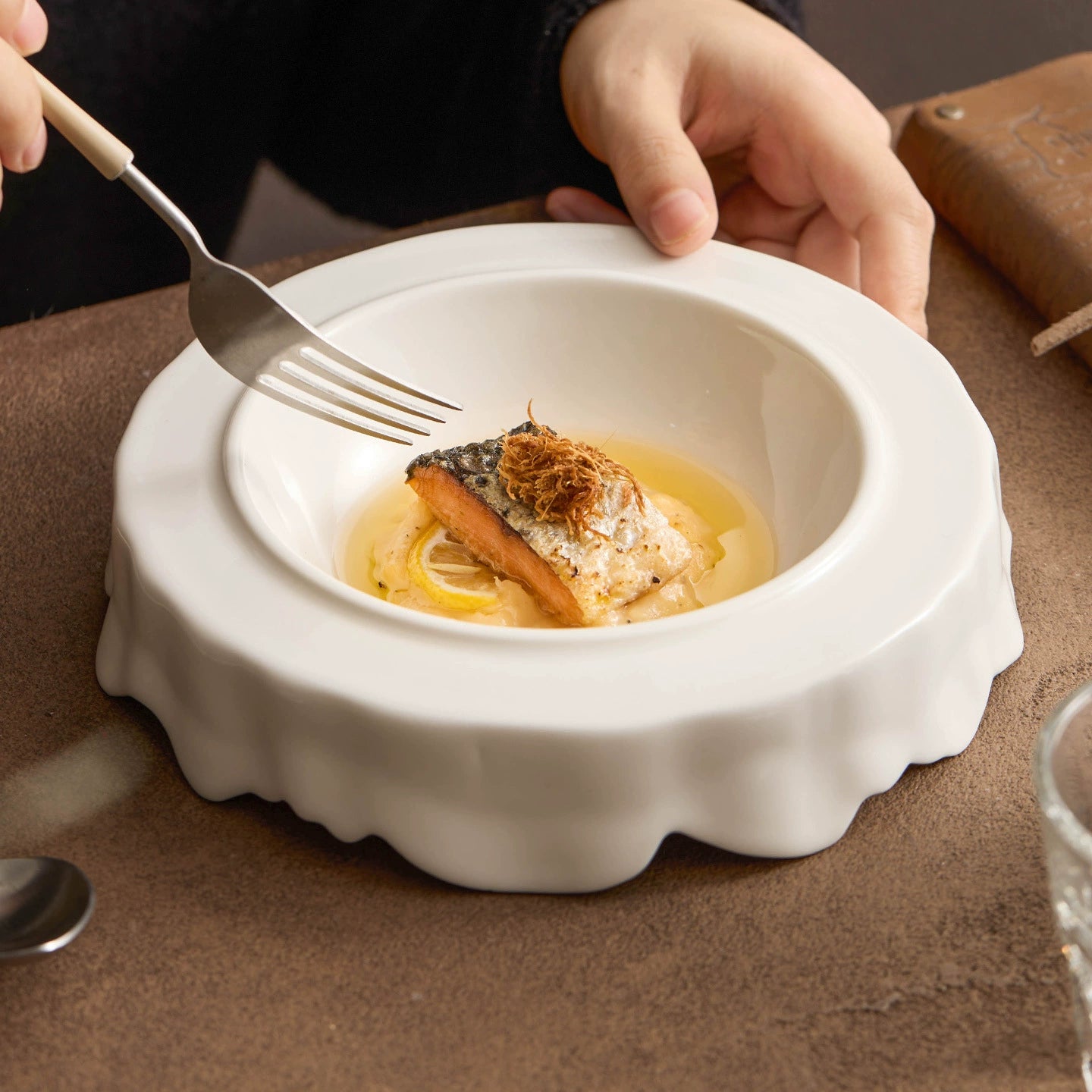 GOSEUNG Cloudform plate featuring organic hand-shaped rim.