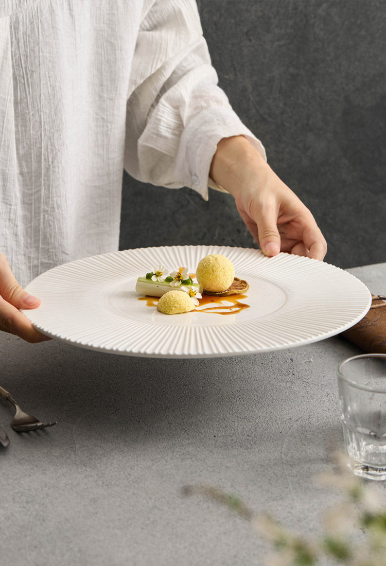 GOSEUNG Heritage Collection matte white textured service dish.