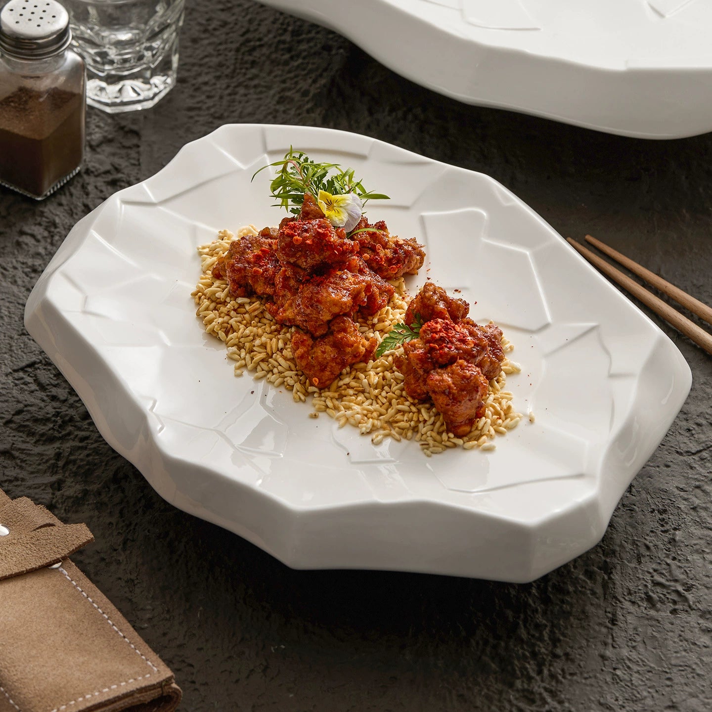 GOSEUNG cracked texture porcelain plate with sculptural edges.