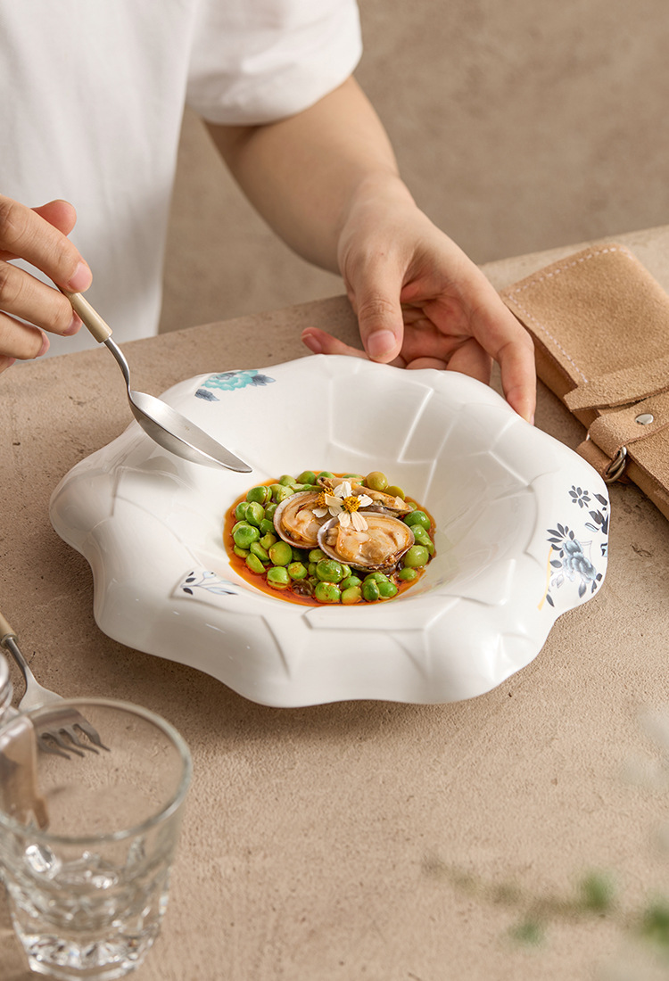 GOSEUNG designer bowl capturing natural blooming rhythm.