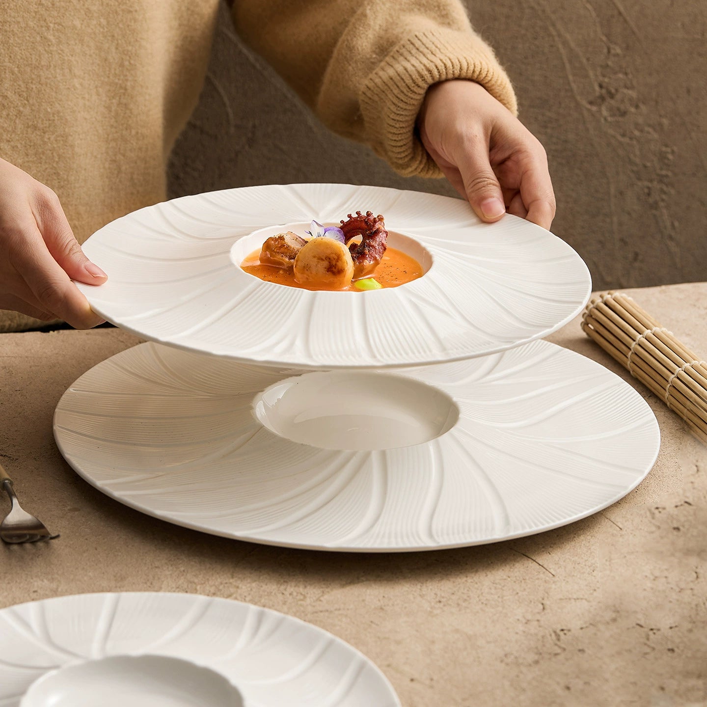 GOSEUNG fine dining presentation plate with soft matte finish.