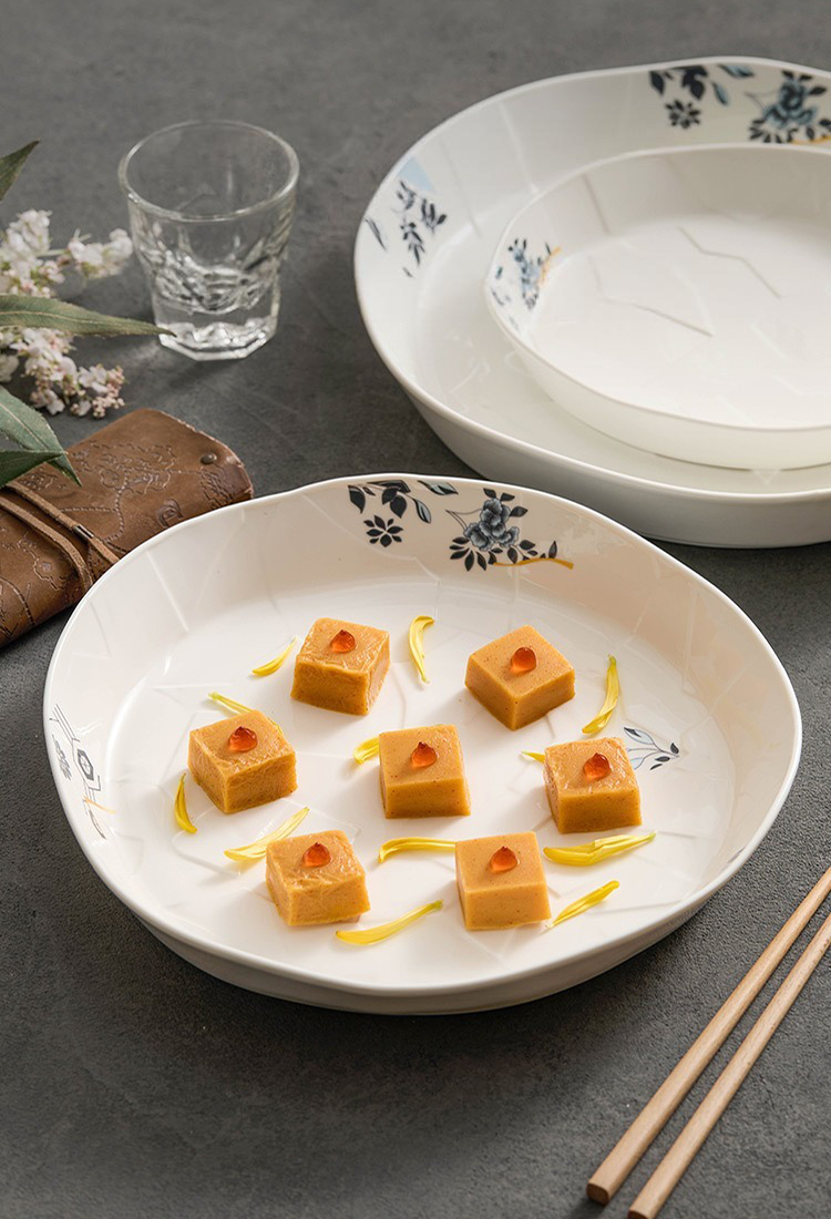 GOSEUNG handcrafted plate expressing quiet luxury.